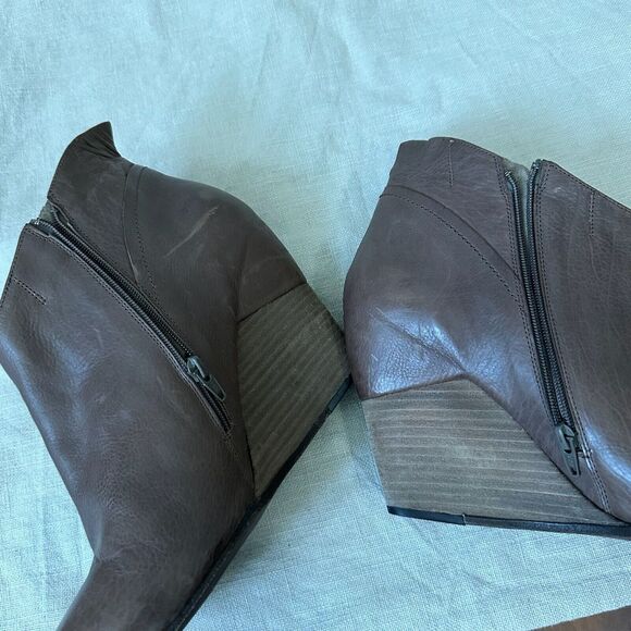 VIC MATIE Zip-Up Wedge Bootie in Brown Leather - Picture 5 of 11